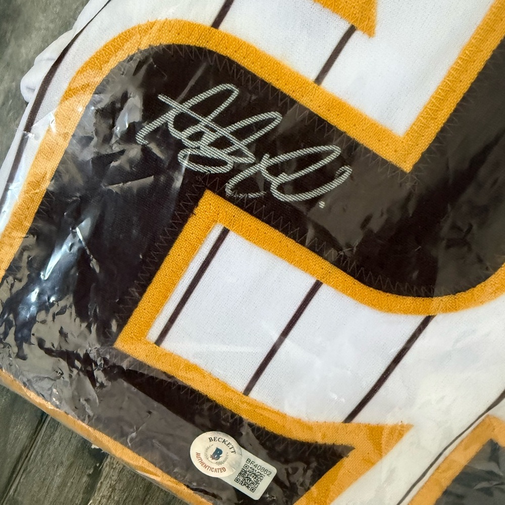 Fernando Tatis Jr. of San Diego Padres Baseball Jersey - signed & authenticated - Picture 9 of 11